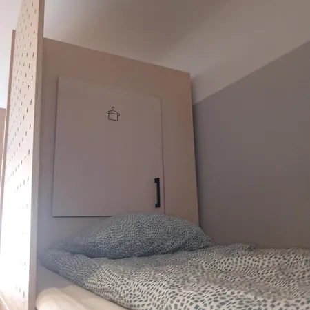 Marys-bed In Male Riga