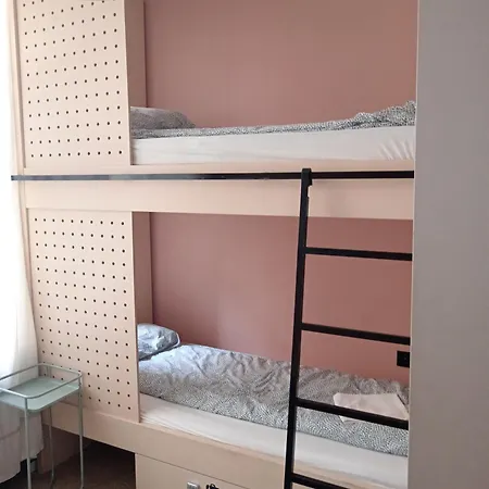 Marys-bed In Male Riga